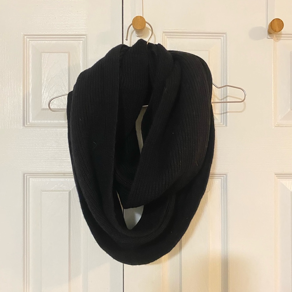 Everlane Black 100 % Wool Infinity Scarf